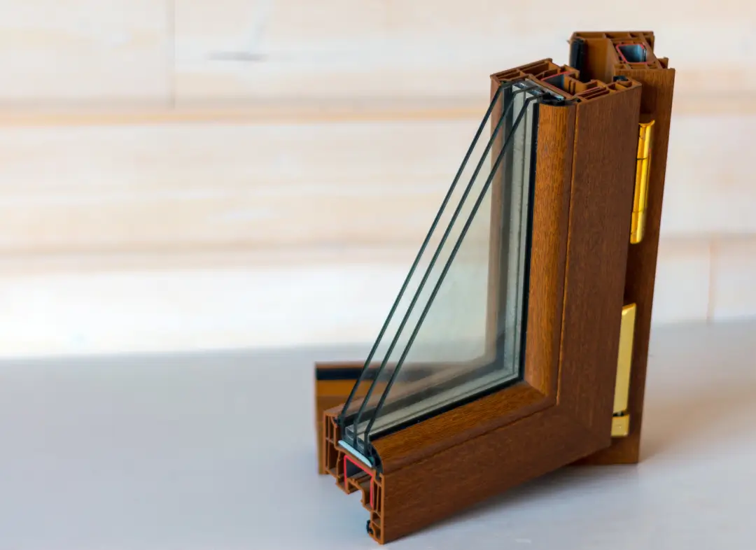 Installation de fenêtre en bois sur mesure Les Achards